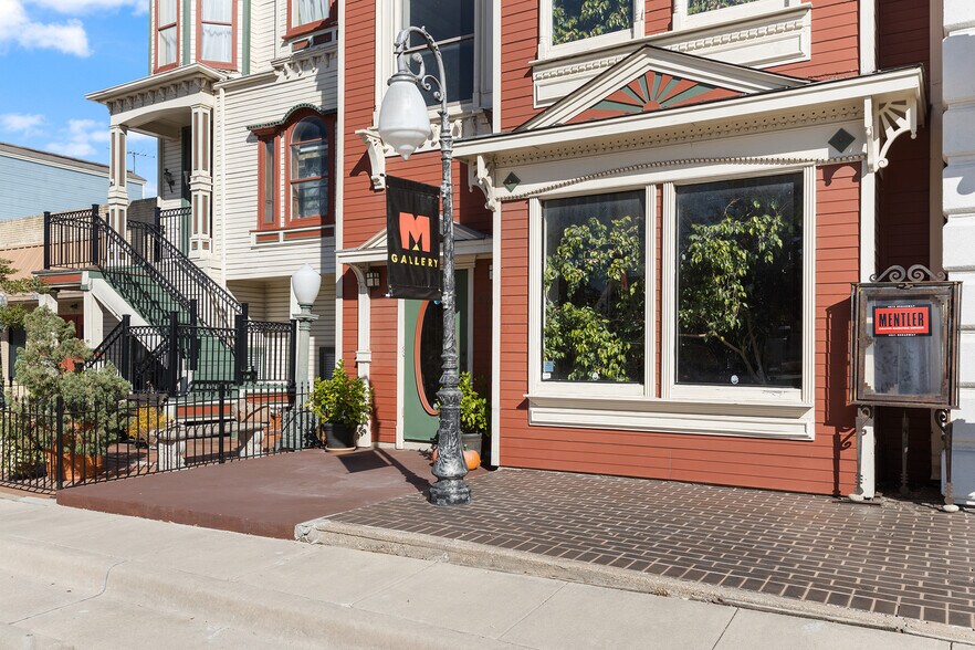 More Photos Of 4821 Broadway St, Addison Office For Sale