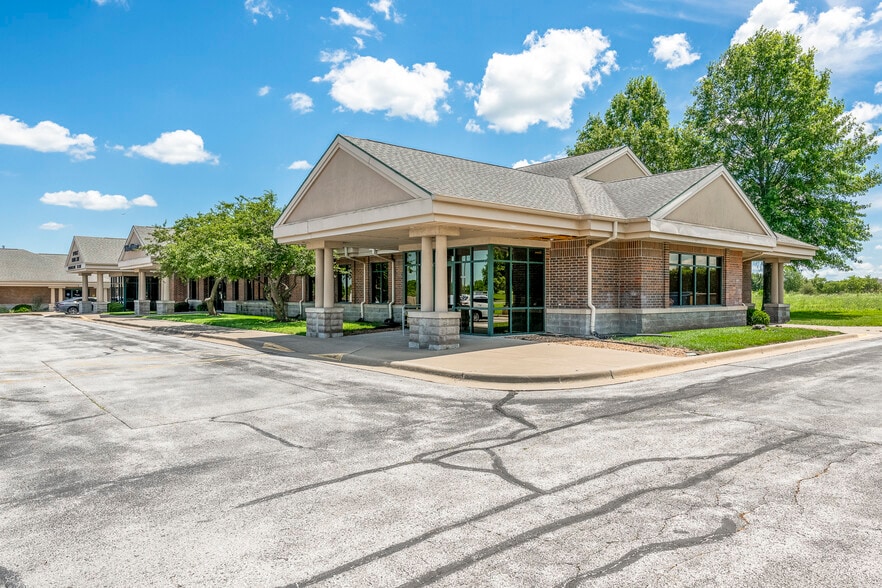More Photos Of 820 S Illinois Ave, Republic Medical For Sale