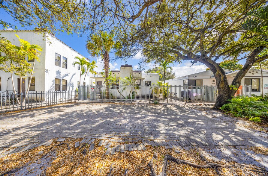 More Photos Of 2000 Monroe St, Hollywood Apartments For Sale