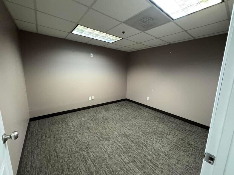 More Photos Of 222-224 Main St, Salem Office For Lease