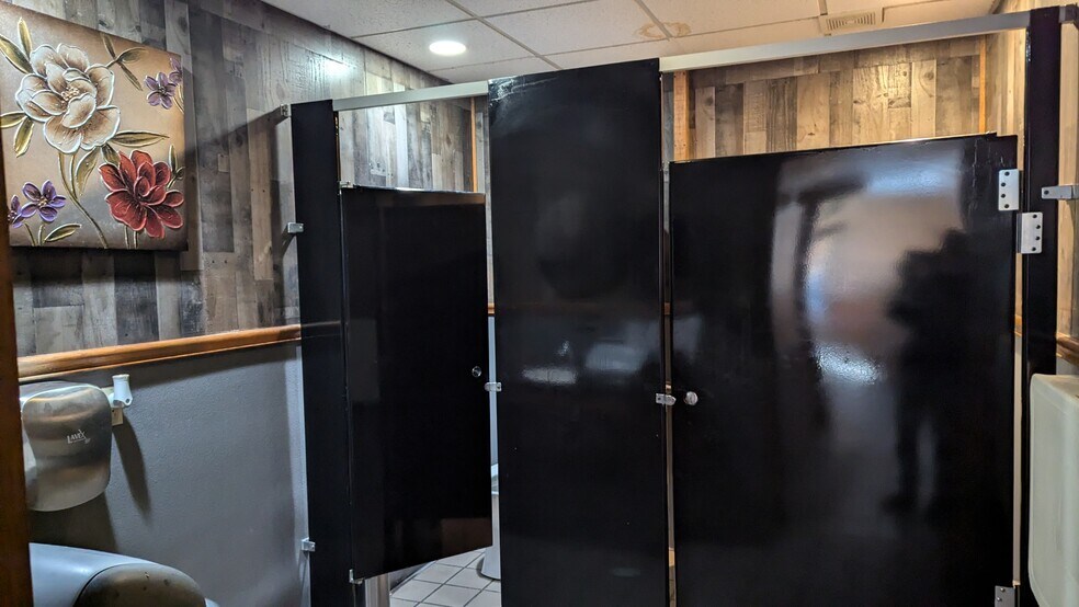 More Photos Of 819 E Main St, Crestline General Retail For Sale