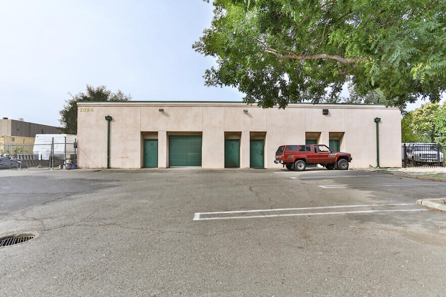 More Photos Of 209 Harding Blvd, Roseville Loft Creative Space For Lease