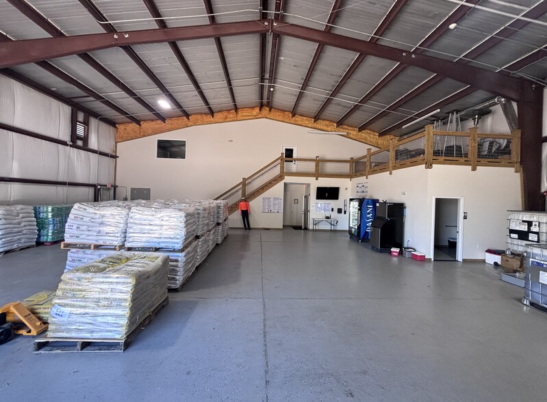 More Photos Of 1025 Commercial Dr, Brunswick Warehouse For Lease