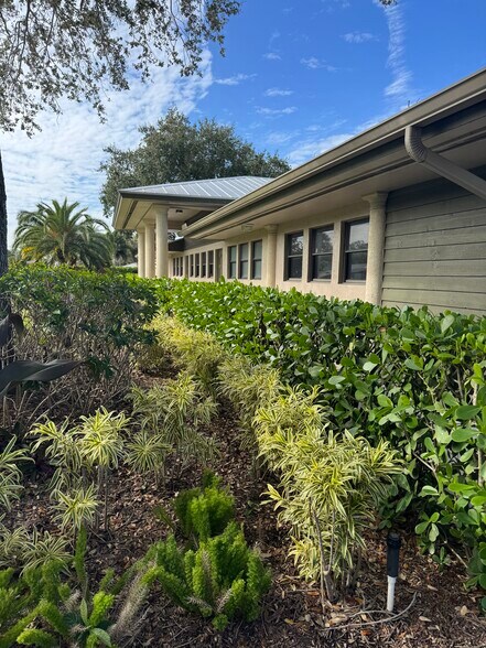 More Photos Of 835 SE Osceola St, Stuart Office Residential For Sale