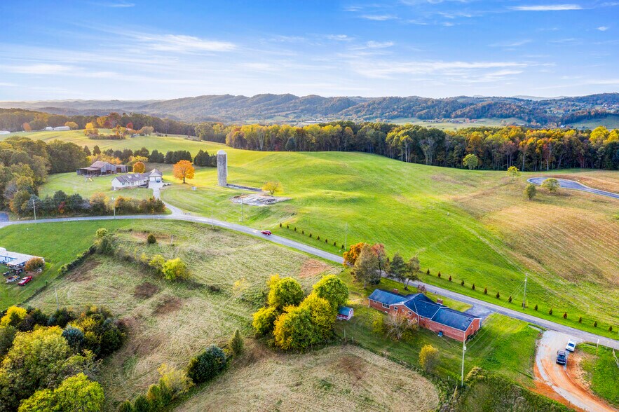 More Photos Of 310 Goose Creek Rd, Dandridge Office For Sale