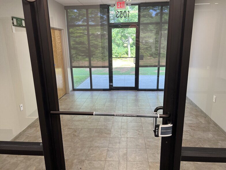 More Photos Of 1053 E London Park Dr, Forest Service For Lease