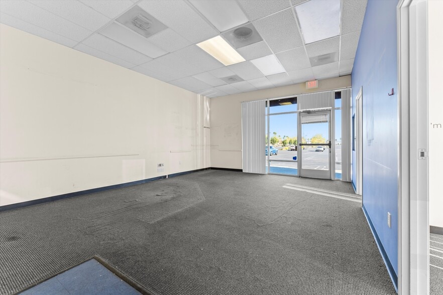 More Photos Of 39176-39532 10th St W, Palmdale Unknown For Lease