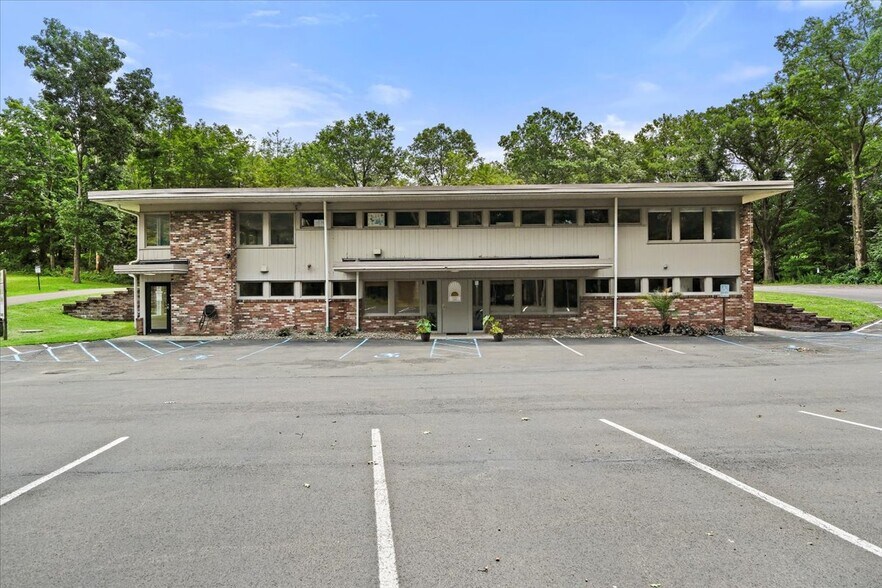 More Photos Of 40 Sunset Ridge Rd, New Paltz Medical For Sale