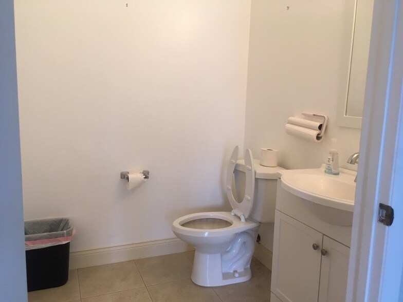 More Photos Of 4201-4205 116th Ter N, Clearwater Warehouse For Lease