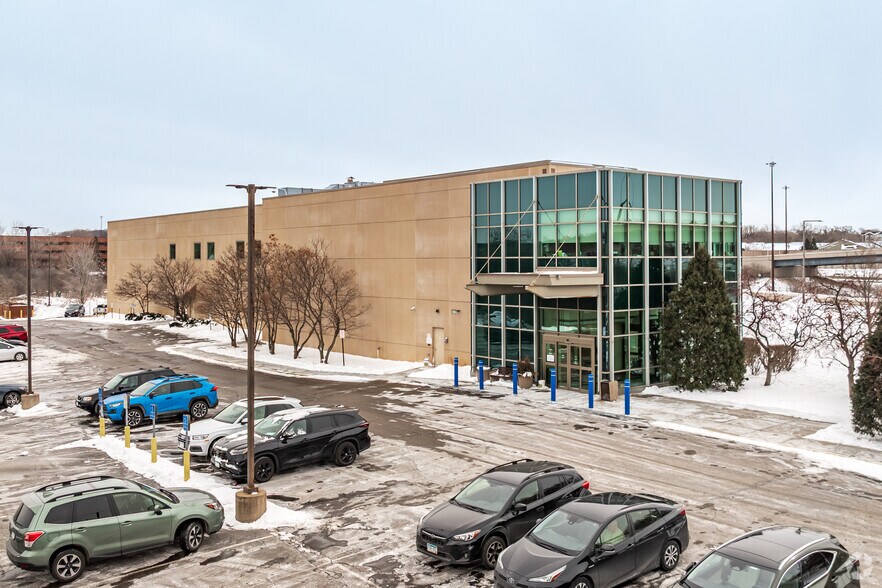 More Photos Of 8100 W 78th St, Edina Medical For Lease