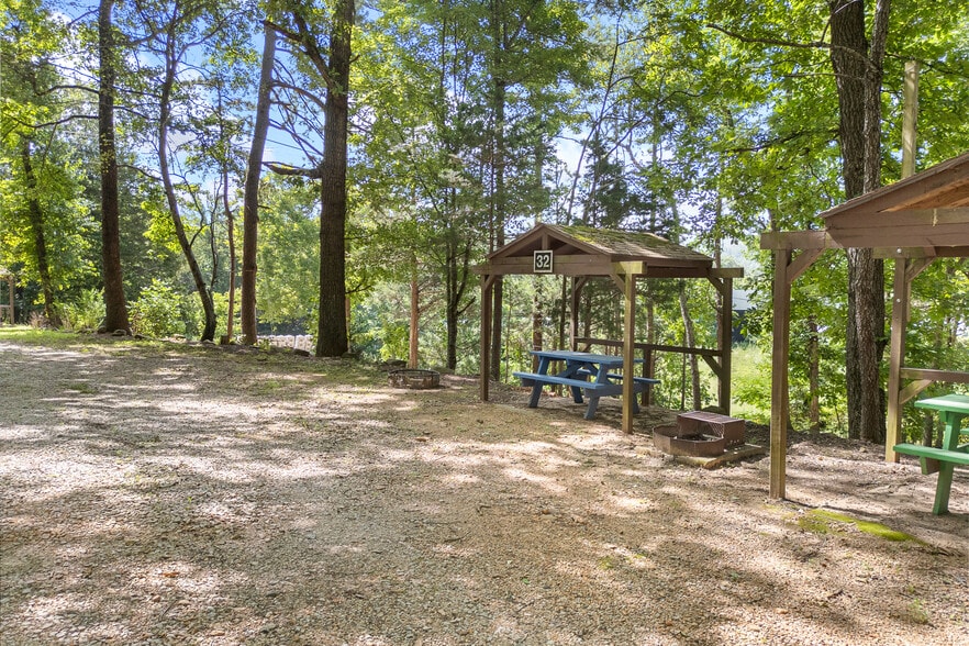More Photos Of 621 Court St, Jasper Trailer Camper Park For Sale