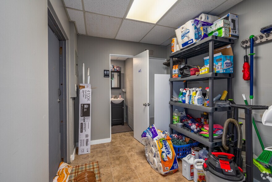 More Photos Of 3128-3134 E Sunshine St, Springfield Storefront Retail Office For Sale