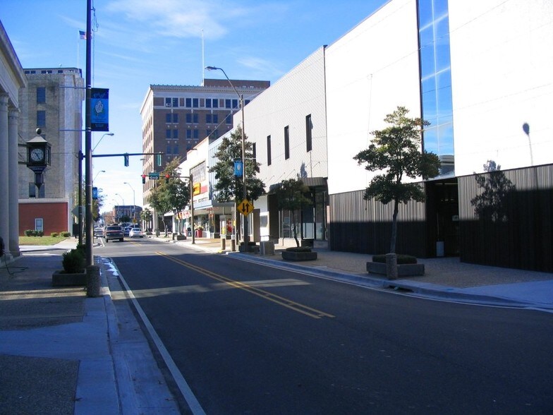 More Photos Of 235 DeSiard St, Monroe Office For Lease