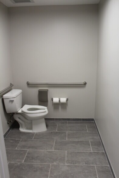 More Photos Of 2807 Remington Green Cir, Tallahassee Office For Lease