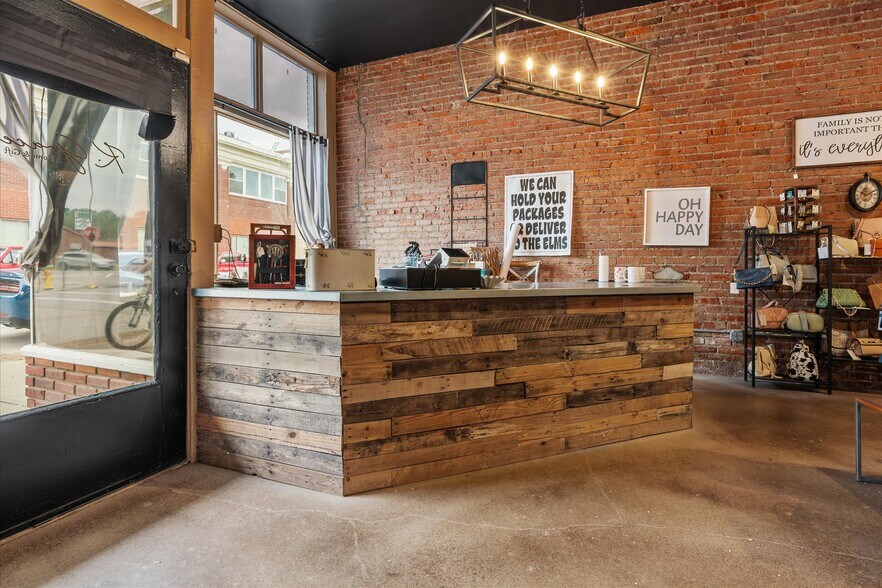 More Photos Of 453-463 S Thompson Ave, Excelsior Springs Storefront Retail Office For Sale