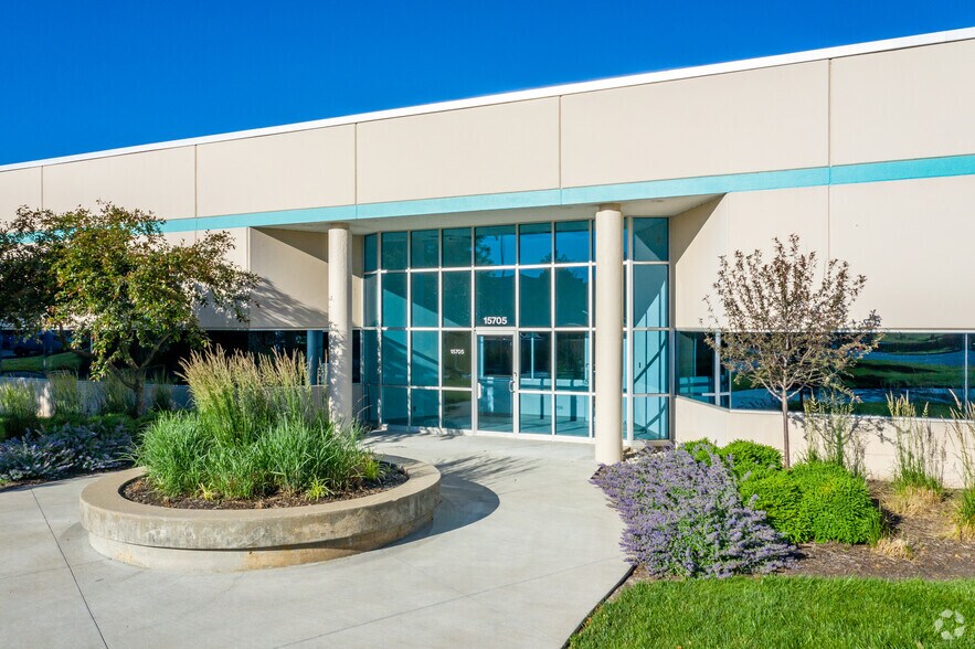 More Photos Of 16025 W 113th St, Lenexa Unknown For Lease