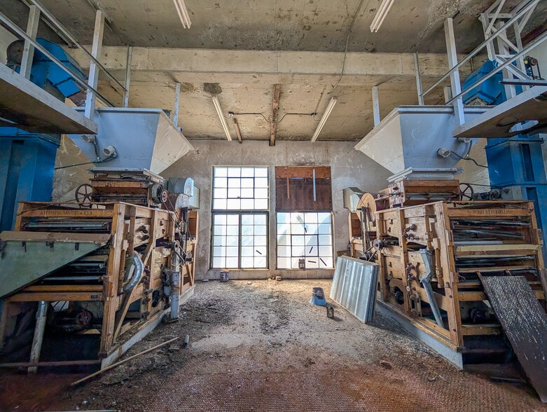 More Photos Of 1621 N Spruce St, La Grande Manufacturing For Sale