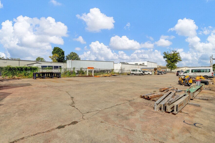 More Photos Of 3325 Millbranch Rd, Memphis Warehouse For Sale