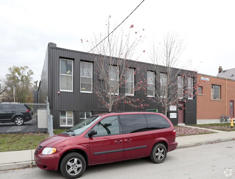 More Photos Of 102 Breithaupt St, Kitchener Office For Lease