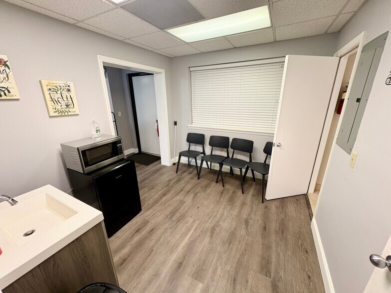 More Photos Of 9776 San Jose Blvd, Jacksonville Medical For Sale
