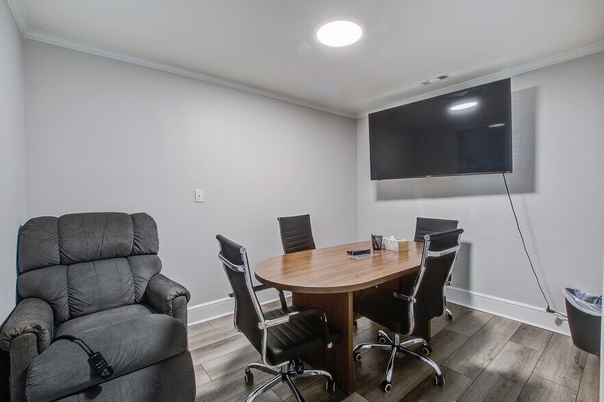 More Photos Of 500 N Pine St, Summerville Office For Sale