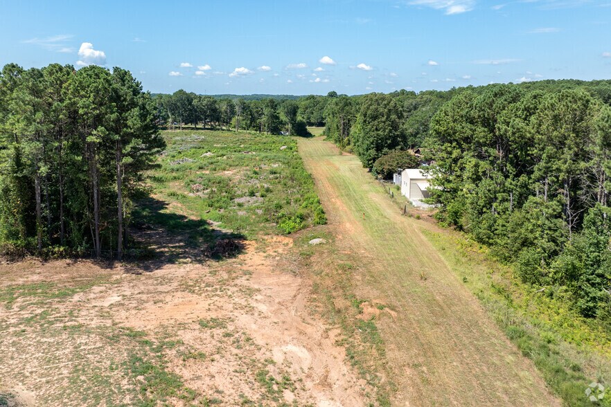 More Photos Of 1679 Atlanta Hwy SE, Statham Warehouse For Lease