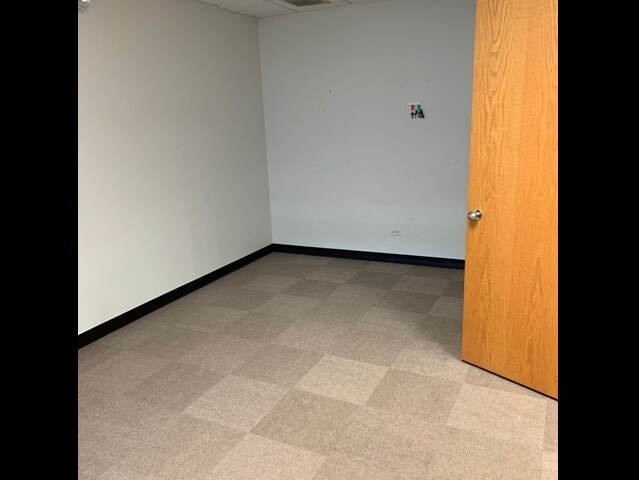 More Photos Of 350-370 Lexington Dr, Buffalo Grove Flex For Lease