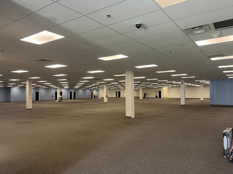 More Photos Of 5120 W Waters Ave, Tampa Manufacturing For Sale