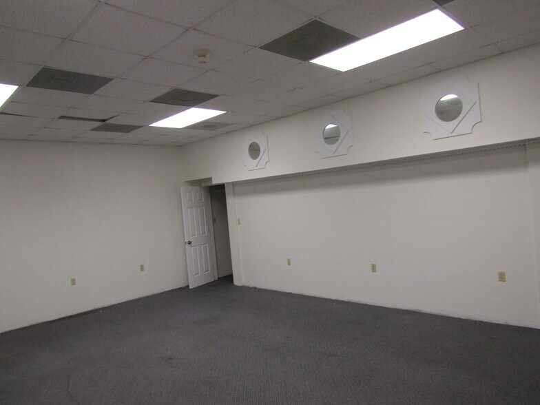 More Photos Of 131 W Main St, New Iberia Storefront For Lease