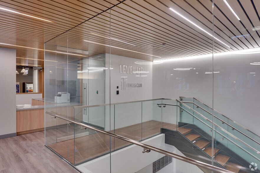More Photos Of 311 S Wacker Dr, Chicago Office For Lease