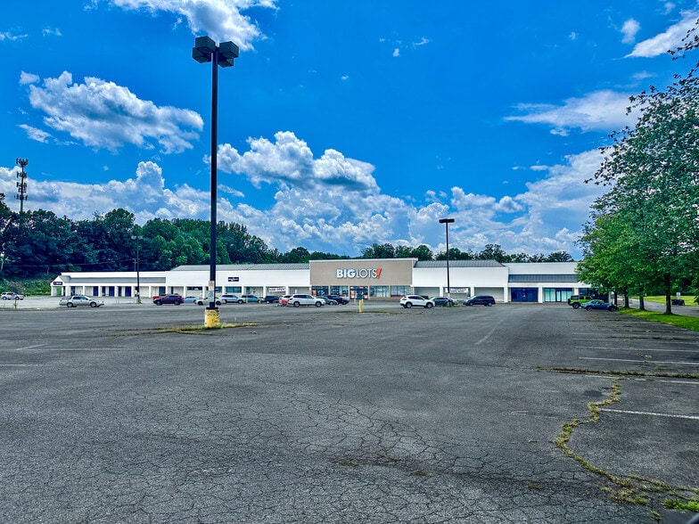 Primary Photo Of 1092 By Pass Rd, Vinton General Retail For Sale