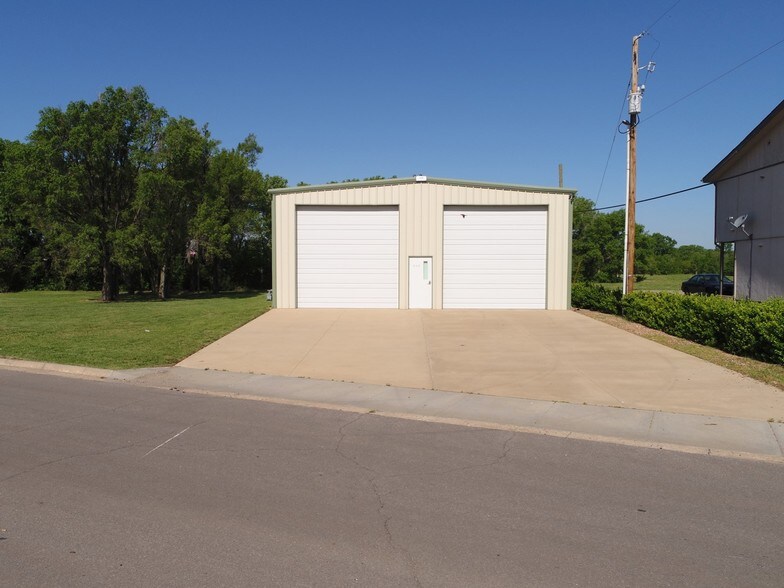 More Photos Of 2202 W Central Ave, El Dorado Light Manufacturing For Sale