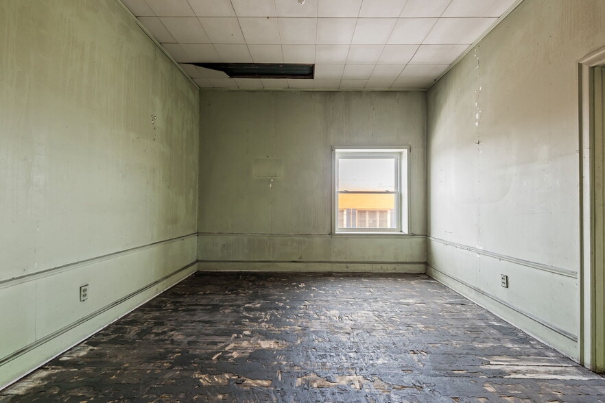 More Photos Of 101-105 S Scales St, Reidsville Storefront Retail Office For Sale