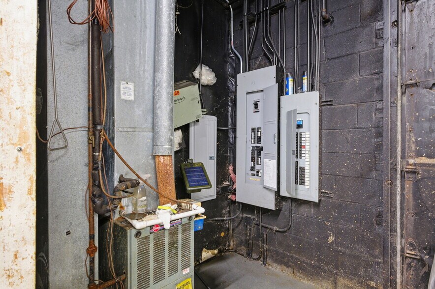 More Photos Of 4136 N Kedzie Ave, Chicago Medical For Sale