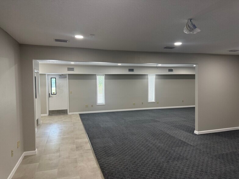 More Photos Of 9610 Harney Rd, Thonotosassa Warehouse For Sale