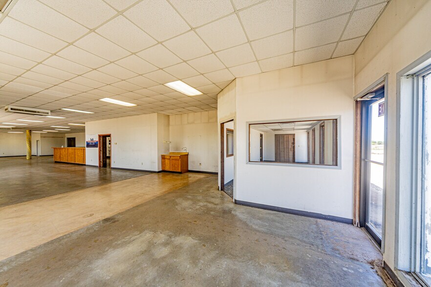 More Photos Of 3700 N 14th St, Ponca City Warehouse For Sale