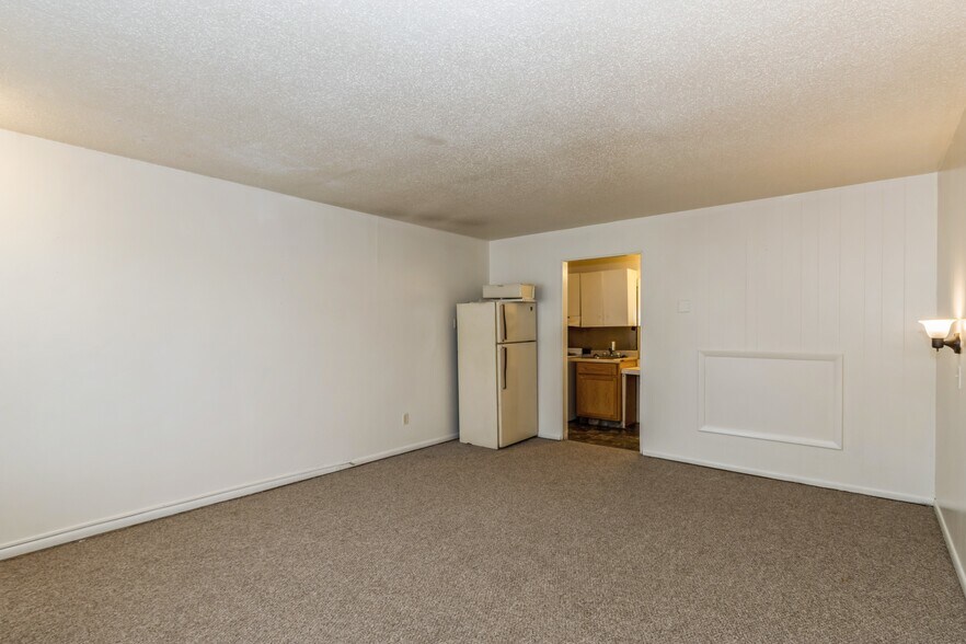 More Photos Of 320 2nd St, Coralville Office For Sale