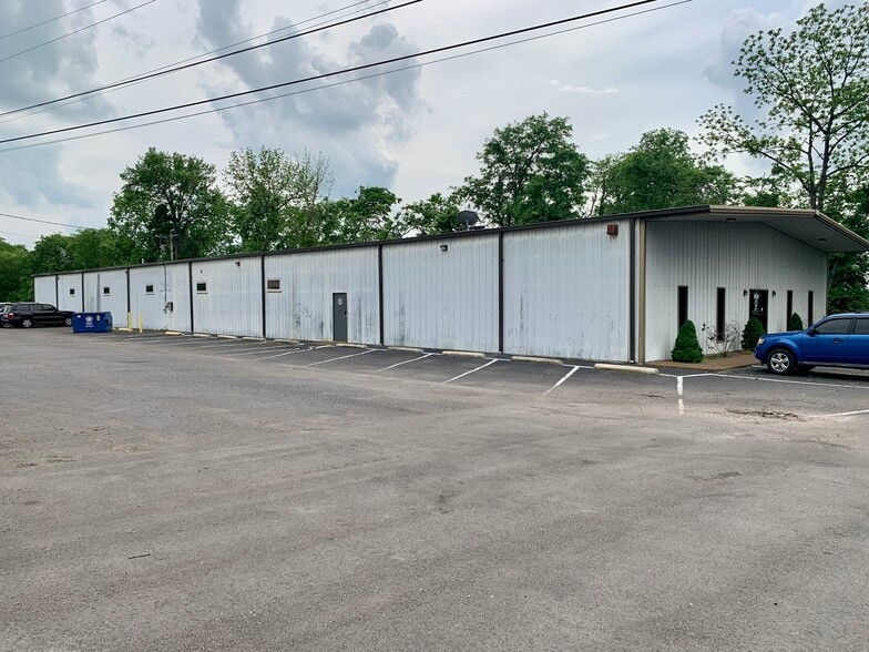 Primary Photo Of 215 James St, Gallatin Light Distribution For Lease