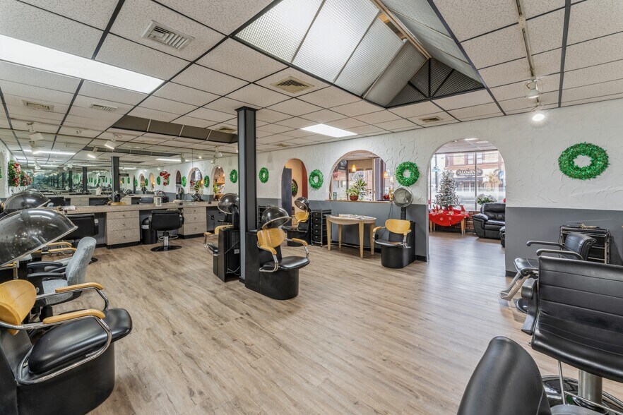 More Photos Of 917 Hempstead Tpke, Franklin Square Storefront For Sale