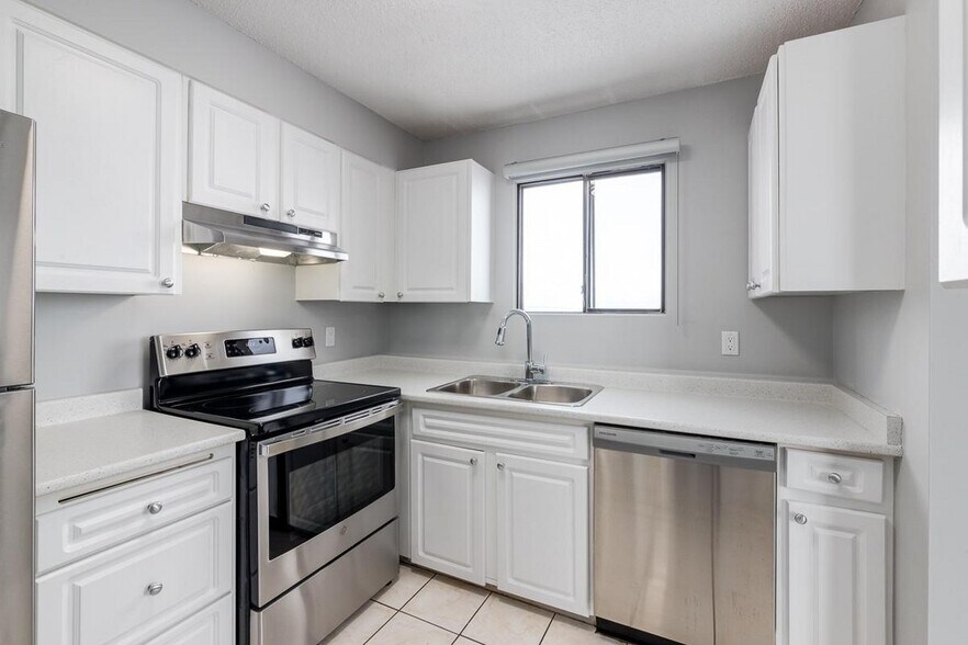 More Photos Of 2105 90 Av SW, Calgary Apartments For Lease