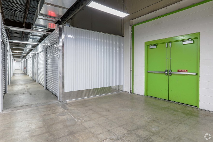 More Photos Of 3784-3800 W Broad St, Columbus Self Storage For Sale