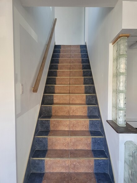 More Photos Of 170 Rue Jarry E, Montréal Storefront Retail Office For Lease