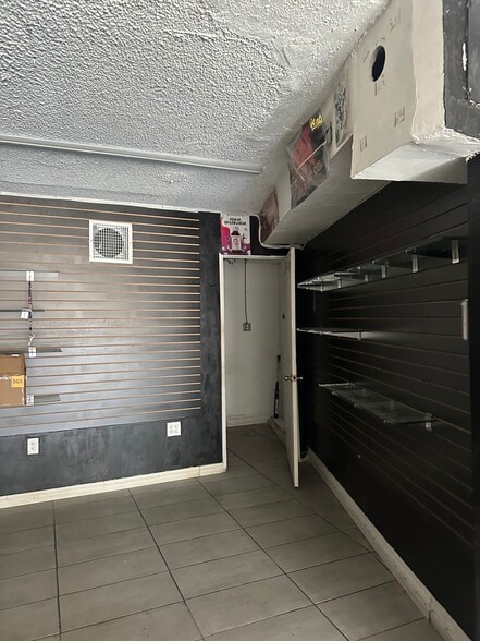 More Photos Of 7801 Melrose Ave, Los Angeles Restaurant For Lease