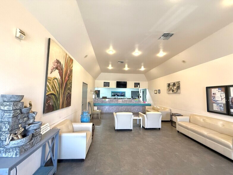 More Photos Of 3015 S Crenshaw Blvd, Los Angeles Medical For Lease