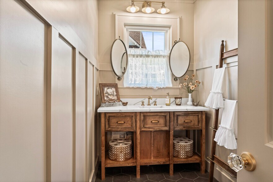 More Photos Of 56 Atlanta St, McDonough Office For Sale