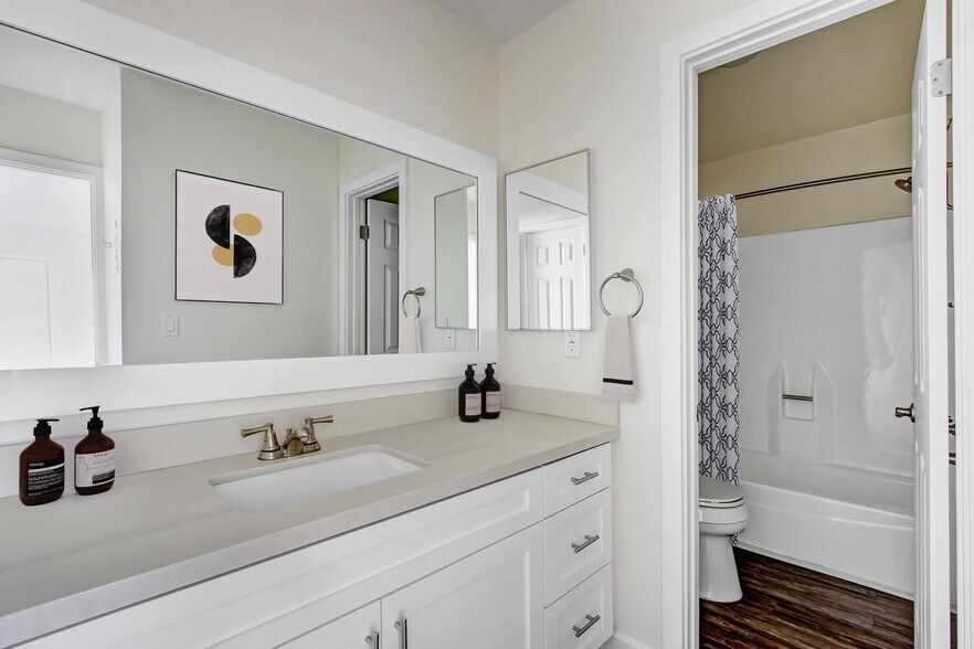More Photos Of 14849 Vanowen St, Van Nuys Apartments For Sale