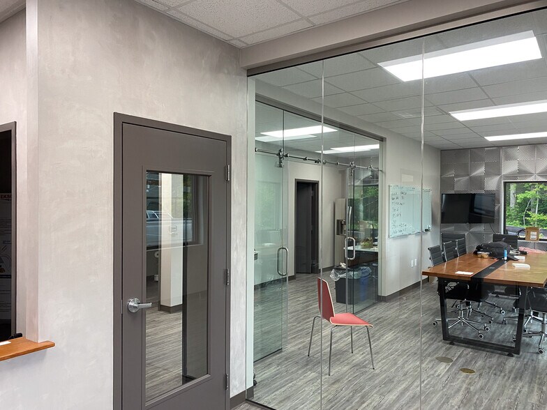 More Photos Of 387 Park Ave, Youngsville Flex For Lease