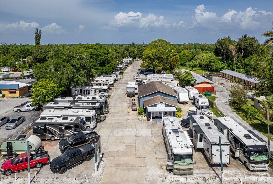 More Photos Of 1510 8th Ave W, Palmetto Auto Dealership For Sale