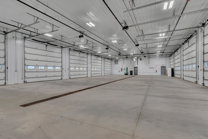 More Photos Of 3507 Dakota St, Alexandria Industrial For Lease