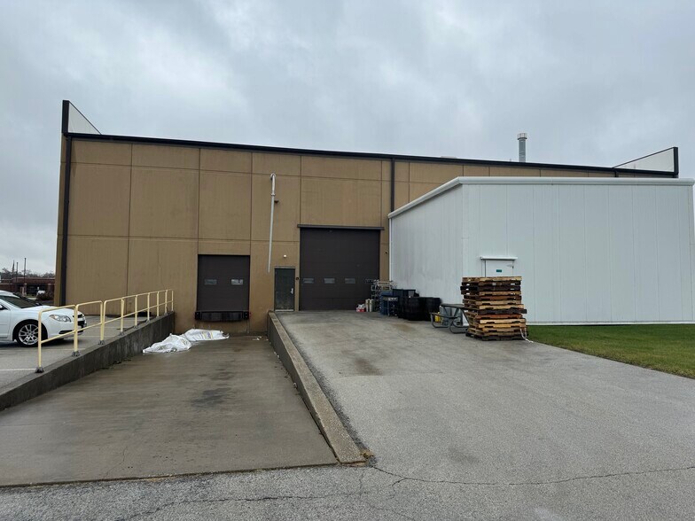 More Photos Of 572 Brewery Ln, Bourbonnais Distribution For Sale